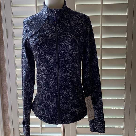 Lululemon Forme II jacket. Size 8. Color Rocky Road Sand Dune Toothpaste - Picture 4 of 9